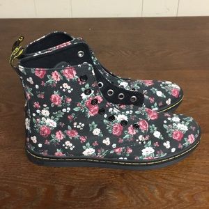 MAKE OFFER! DOC MARTENS HACKNEY CANVAS SHOES SZ7